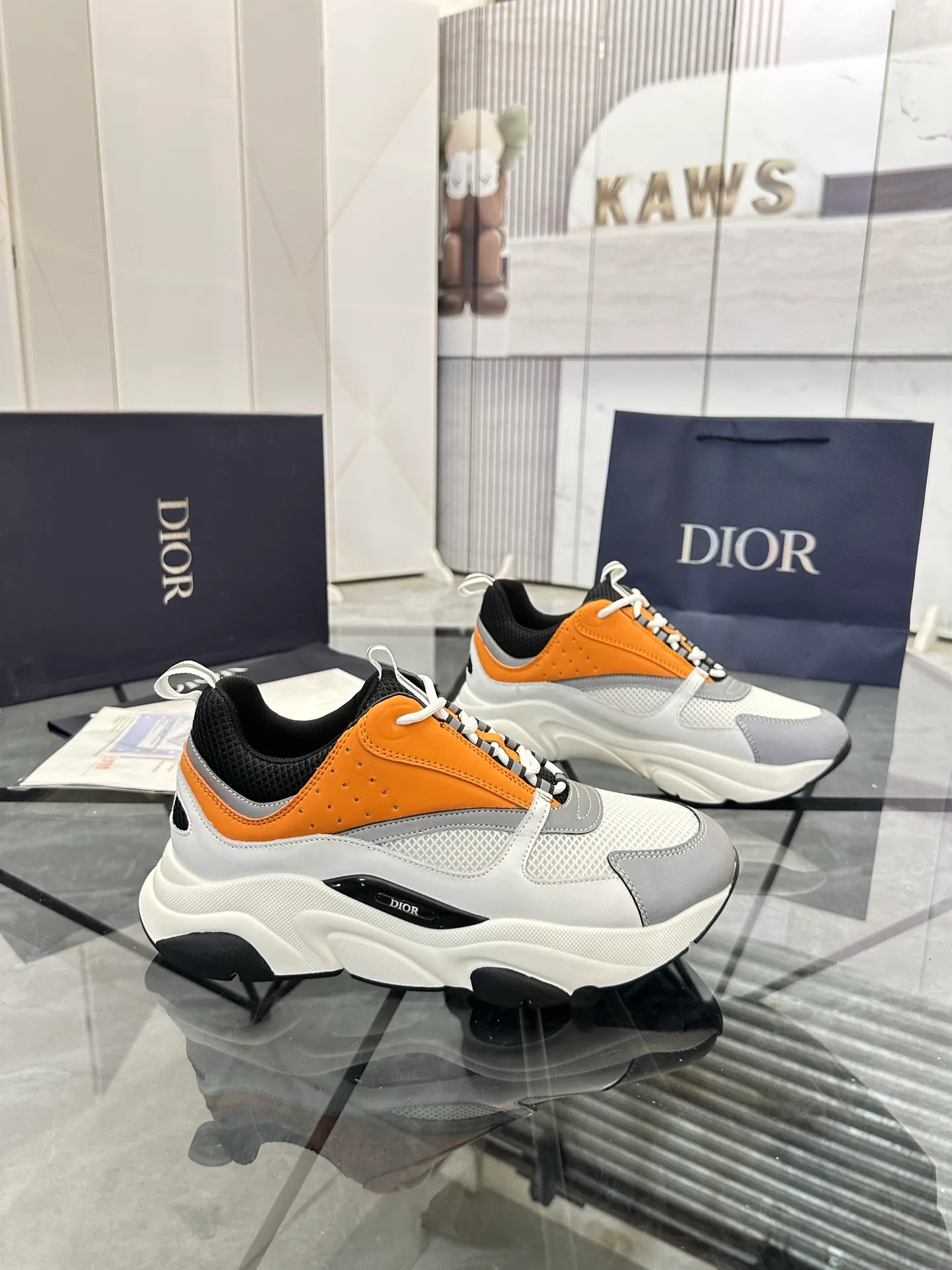 Men's shoes: 💰P460¥ Ready in Guangzhou, fully packaged Product trademark: Dior* "Dior*" low-top casual shoes Regular size: 38-46 (can be customized to 47) B22 Product materials: imported cowhide leather upper spliced ​​with original fabric, breathable lining, original outsole. Number: 920